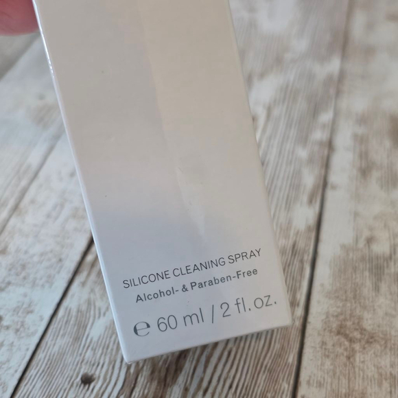 FOREO Silicone Cleaning Spray 60 ml White - Picture 3 of 4